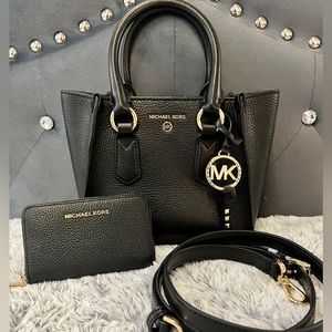 Michael Kors Purse Black Leather Crossbody Handbag with wallet. (Small)